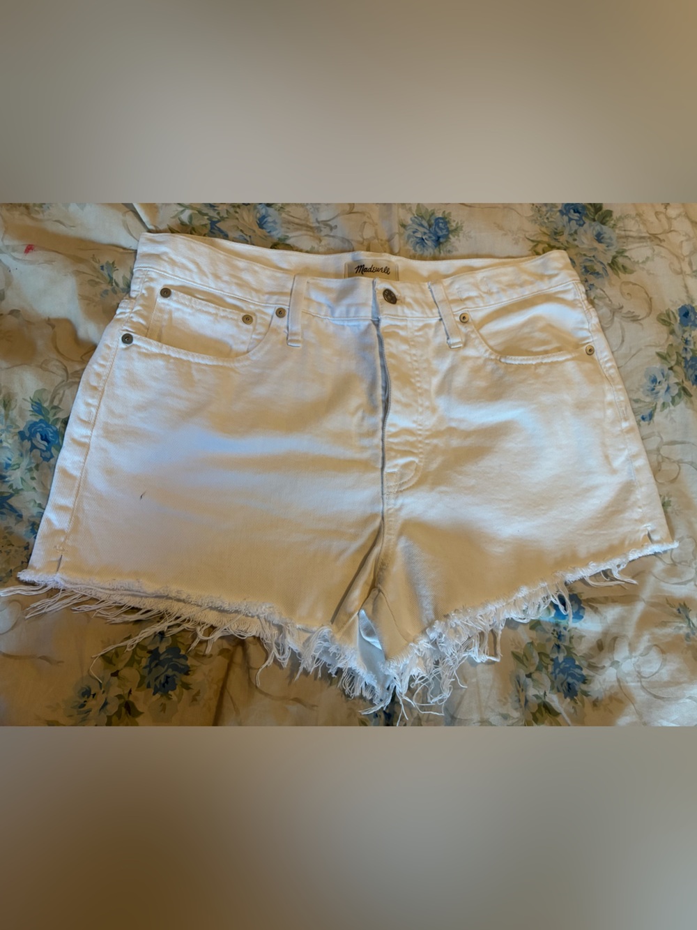 100% Cotton High-Rise White Frayed Hem Women’s Shorts 30 Waist
